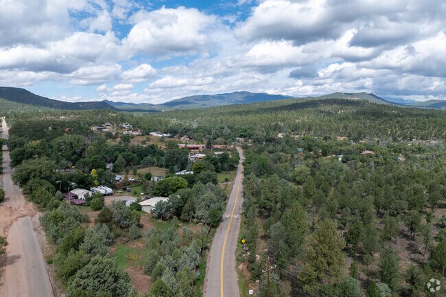 You will find winding mountain roads throughout La Cueva.