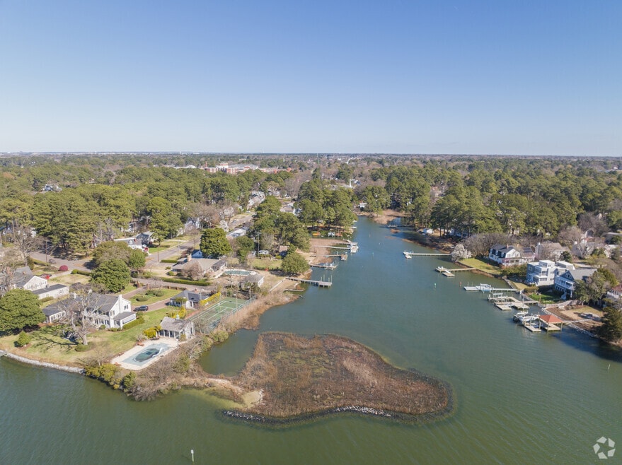 Colonial Place-Riverview