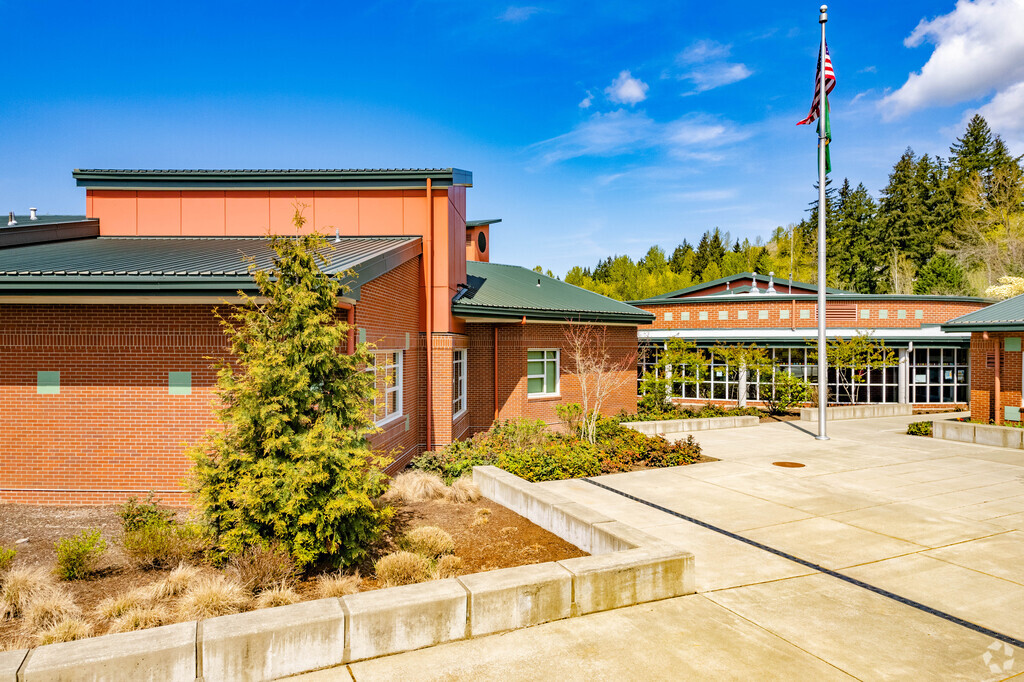 Redmond Middle School Building is a sight to see.