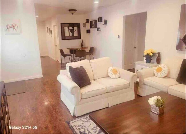 15 Aravaca Dr, Paramount, CA 90723 - photo 4