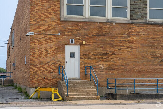 Kinzie Elementary School  is an above average, public school in Chicago