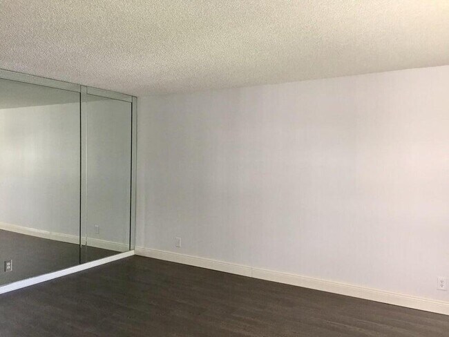 2710 W 60th Place unit 401, Hialeah, FL 33016 - photo 4