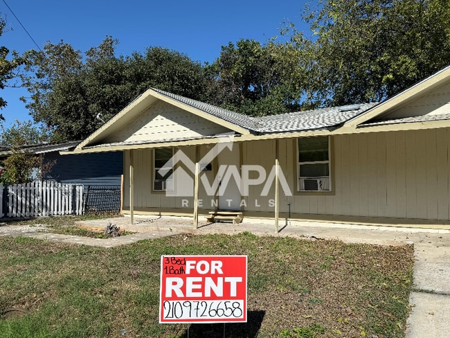 135 E Burcham Ave, San Antonio, TX 78214 - photo 2