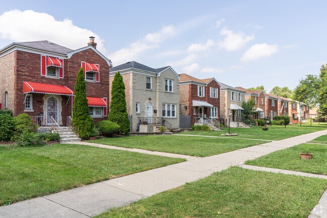 There are many varieties and colors of Georgians in Wrightwood.