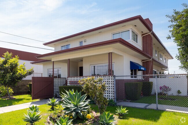 Maria Regina School in Gardena, CA has a total of 187 students.