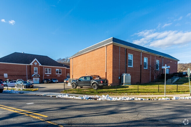 South Mountain School is a fine learning institution located in Millburn, NJ.