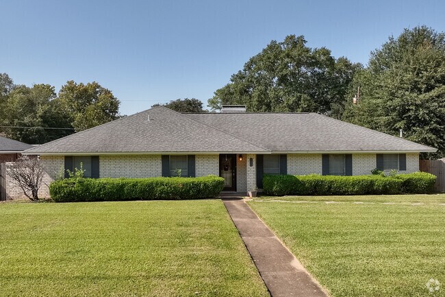 Briarwood’s ranch homes are popular for their functional design and easy upkeep.