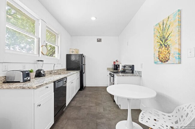 402 E Dewey Place unit 101, San Antonio, TX 78212 - photo 5