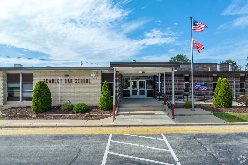 Scarlet Oak Elementary School is an above-average, public school located in Oak Forest, IL.