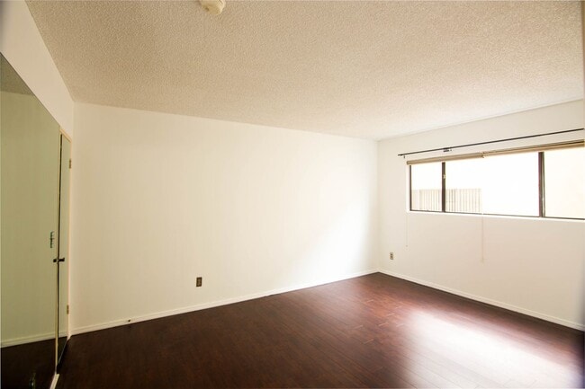 1971 Rodney Dr, Los Angeles, CA 90027 - photo 4