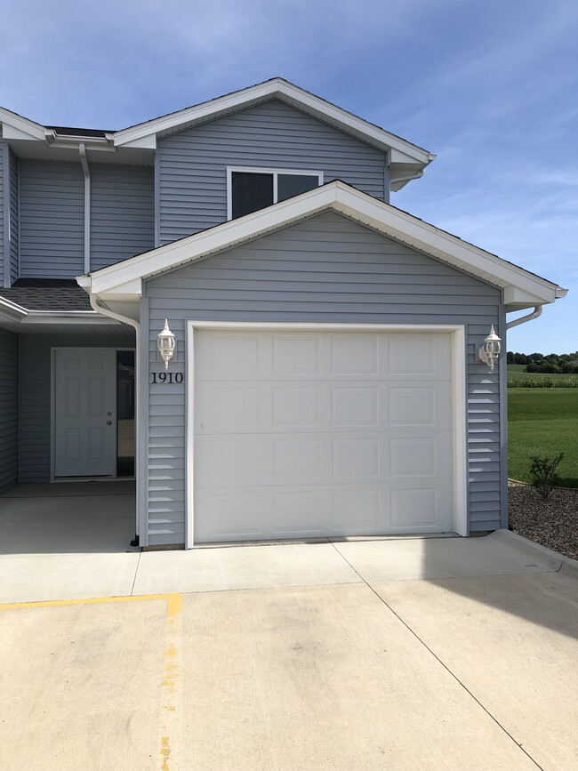 1914 Wrigley St unit 1912, Ely, IA 52227 - photo 6