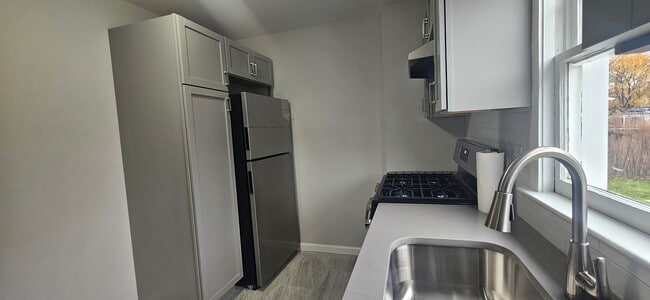 665 Milford Point Rd, Milford, CT 06460 - photo 3