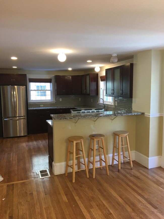 43 Hackensack Rd Unit 1, Chestnut Hill, MA 02467