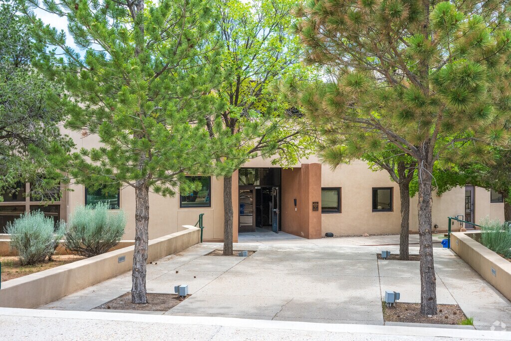 The front entrance to New Mexico Academy for Science.