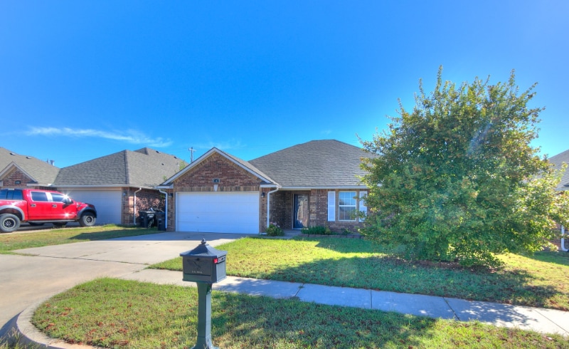 1112 Bryan Dr, Moore, OK 73160 - photo 1