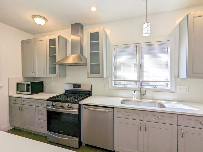 108 W Quincy St unit 108, Somerville, MA 02144 - photo 2