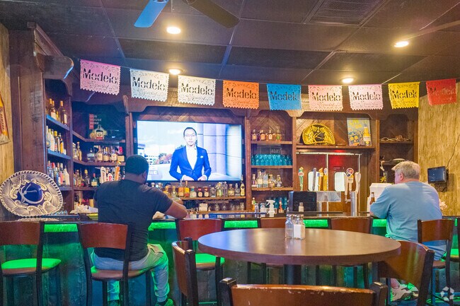 People having lunch inside the Río Bravo restaurant in Reedyfork/Turner Smith.
