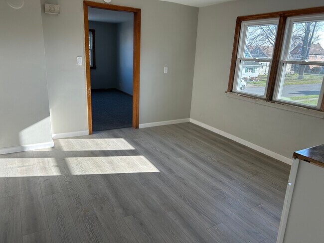 35 Willow St unit Upper, Buffalo, NY 14218 - photo 6