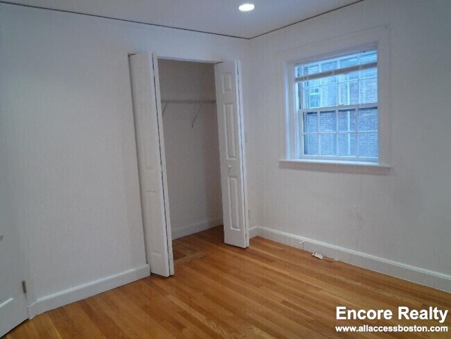 75 Wyman St unit 9, Waban, MA 02468 - photo 5