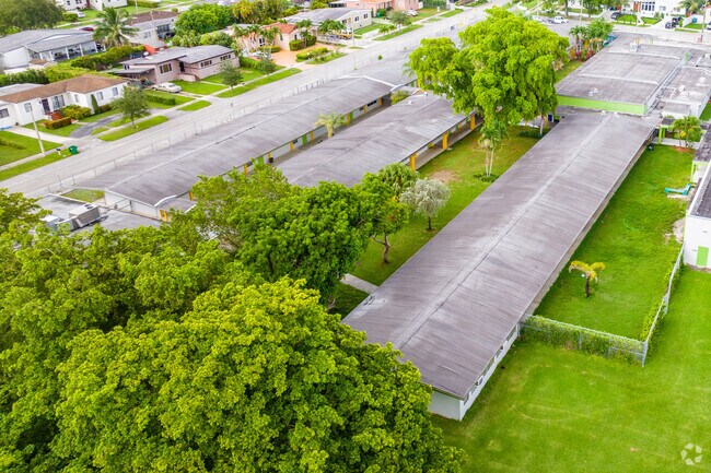 Banyan Elementary School has a beautiful campus that is surrounded by nature.