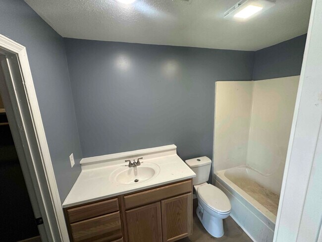 196 Cr 129 unit 196, Tupelo, MS 38801 - photo 4