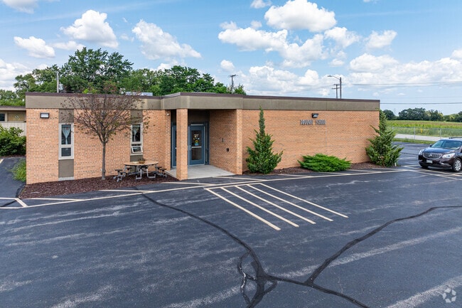 Drought Elementary School has a student-teacher ratio of 9 to 1.
