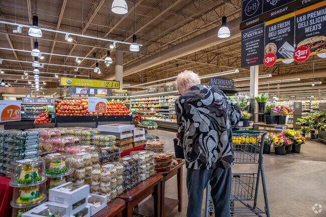 Carver Ridge residents enjoy shopping the backed goods and fresh produce at Lunds & Byerlys.