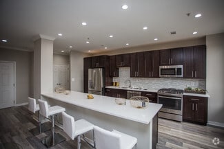 901 15th St S, Arlington, VA 22202