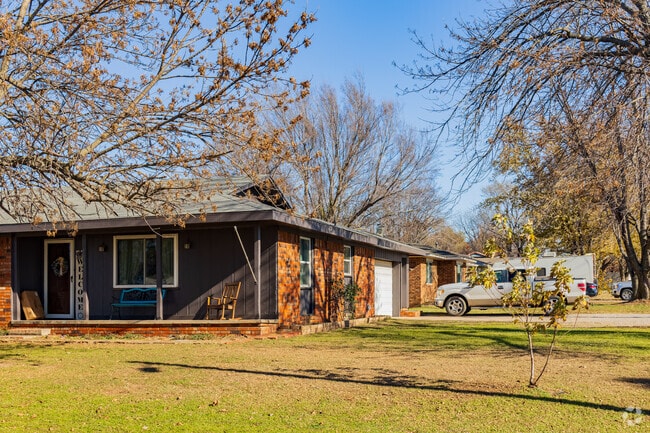 Modern ranch-style houses are common in the Wayne Neighborhood.