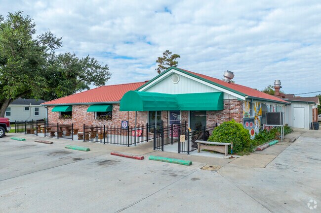 Pizza Express is the only pizza place in Chauvin, with top rated pizza and subs.