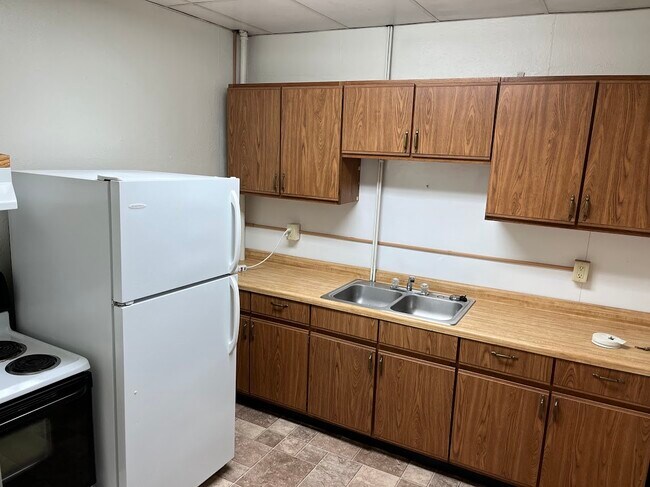 122 N 3rd St unit 2, Marshall, MN 56258 - photo 6