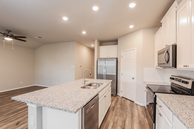 1239 William Crest, New Braunfels, TX 78130 - photo 7