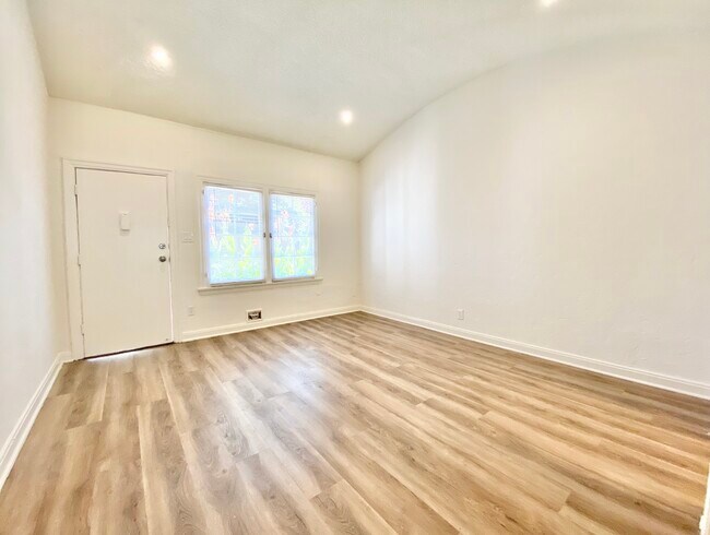 832 N Alta Vista Blvd unit 3/4, Los Angeles, CA 90046 - photo 6