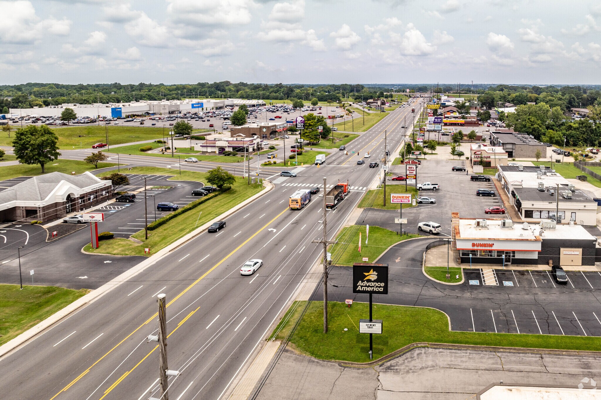 101st Airborne Parkway runs parallel to Glen Ellen Landing making it easy to get anywhere.