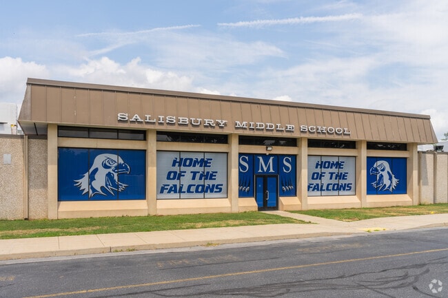 Salisbury Middle School receives a B rating on Niche.com with around 479 students.