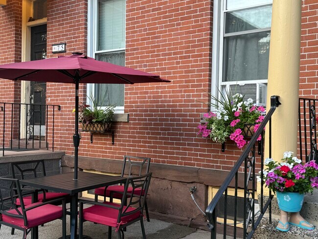 71 Warren St unit 1 plus bedroom Woost, New Haven, CT 06511 - photo 4