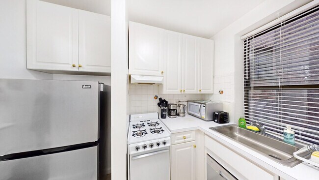 317 E 75th St unit ID1031993P, New York, NY 10021 - photo 5