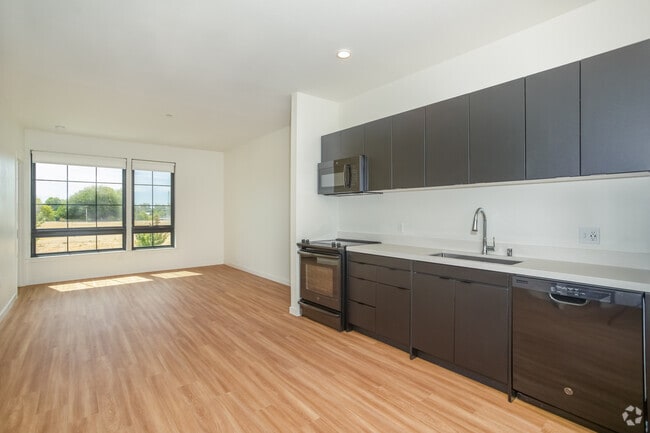 1BR, 1BA - 672 SF