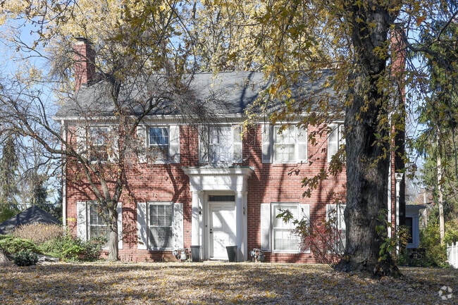 Homes in Crow's Nest typically range from single-family houses to larger estates.