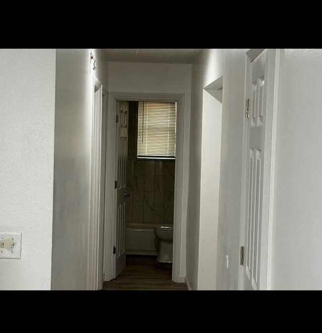 4909 Eichelberger Ave unit 4, Dayton, OH 45406 - photo 6