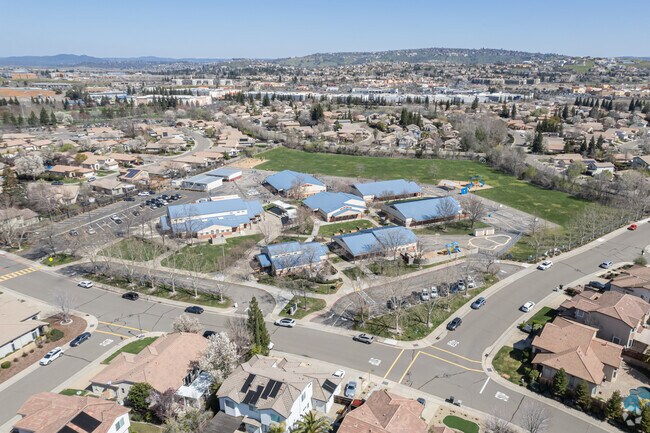 Gold Ridge Elementary is nestled in the neighborhood of Broadstone.