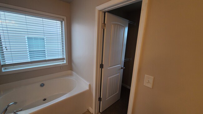 383 Edgemont Ave, Spartanburg, SC 29301 - photo 5