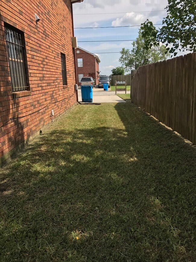 2504 Meraux Ln unit A, Violet, LA 70092 - photo 3