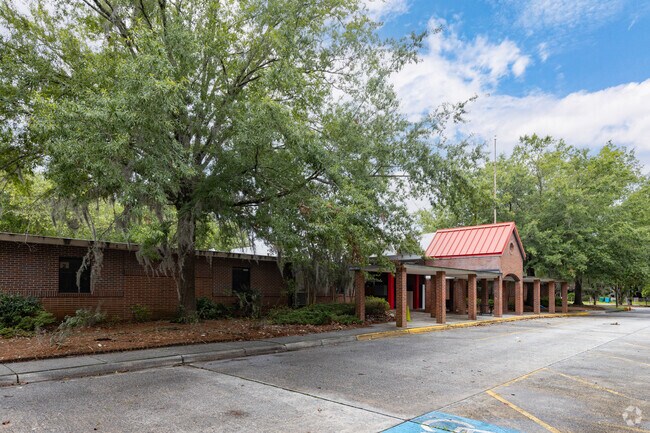 Bloomingdale Elementary School is a public school located in Bloomingdale Georgia.