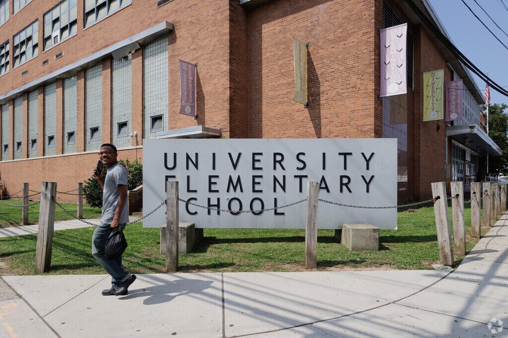 University Elementary School is a public school located in Irvington, NJ.