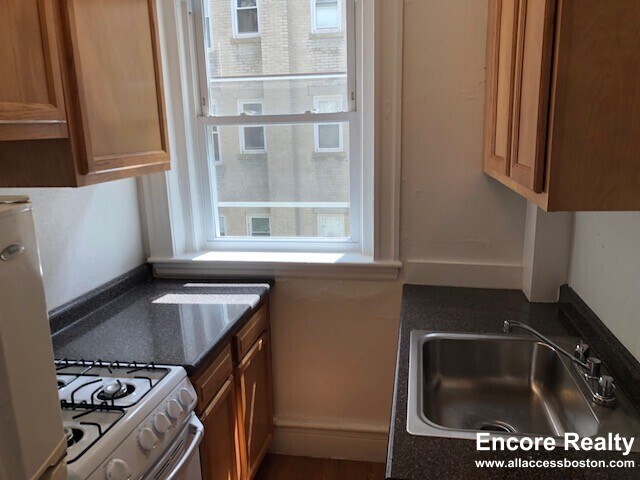 51 Brookline Ave unit 25, Boston, MA 02215 - photo 2