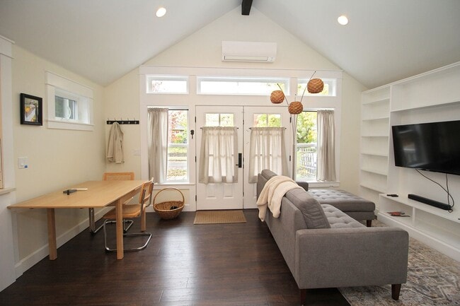 816 NE Imperial Ave, Portland, OR 97232 - photo 3