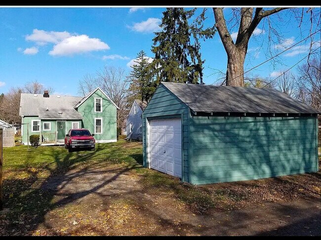 1402 E Fox St, South Bend, IN 46613 - photo 3