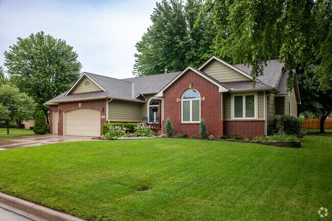 There are a few neo-eclectic style dwellings around $300,000 in Bradford-Sterling Farms.