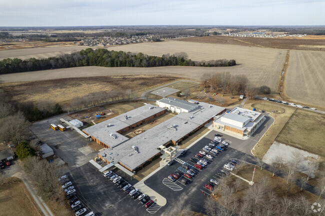Full campus of Lynn Fanning Elementary School in Meridianville Alabama.